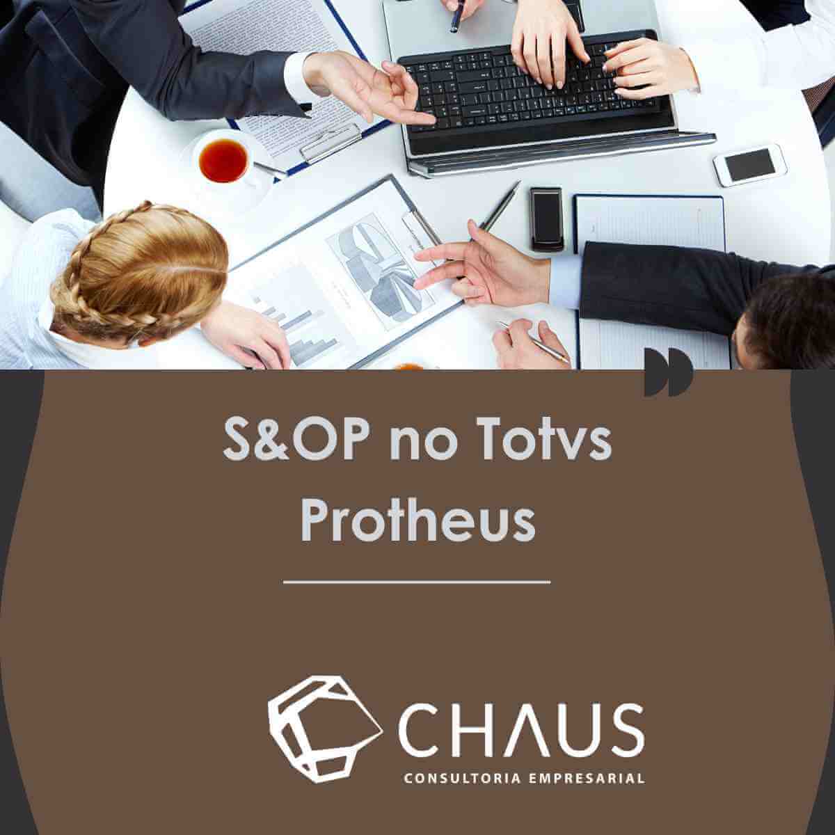 Imagem com uma foto com pessoas reunidas na mesa fazer planejamento Comercial